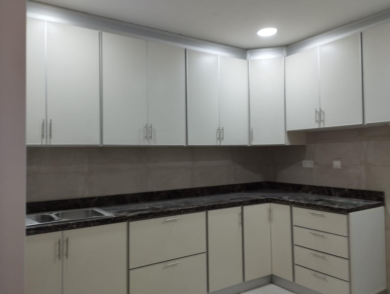 خزانة المطابخ والابواب