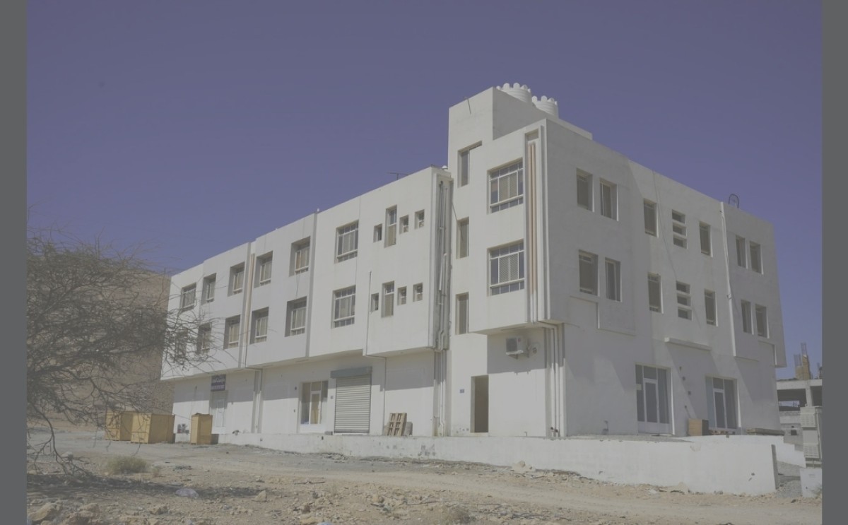 للبيــــــــــــــــــــــع مبنى سكني صناعي