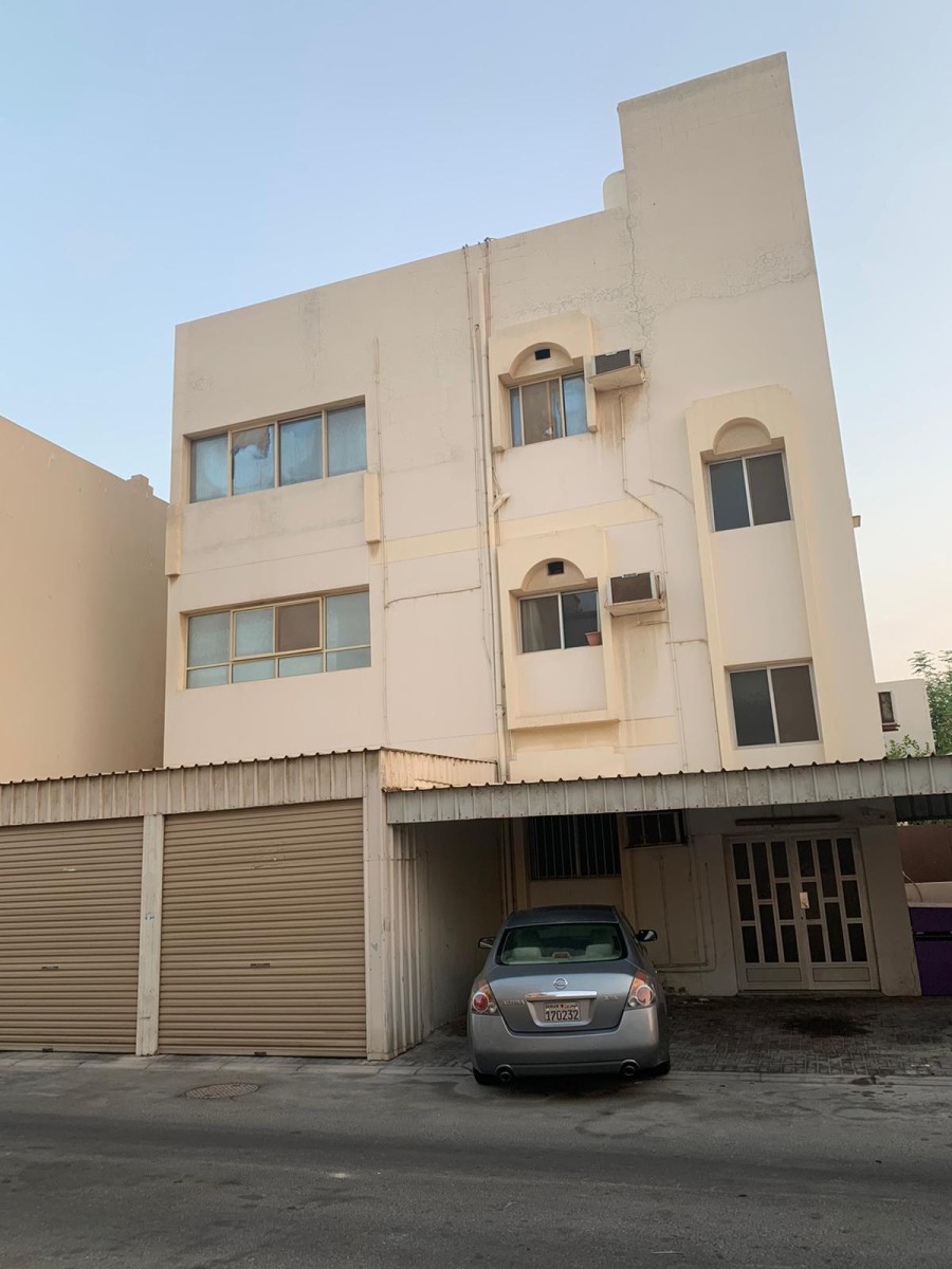 للبيع بناية في قلالى مؤجرة بالكامل