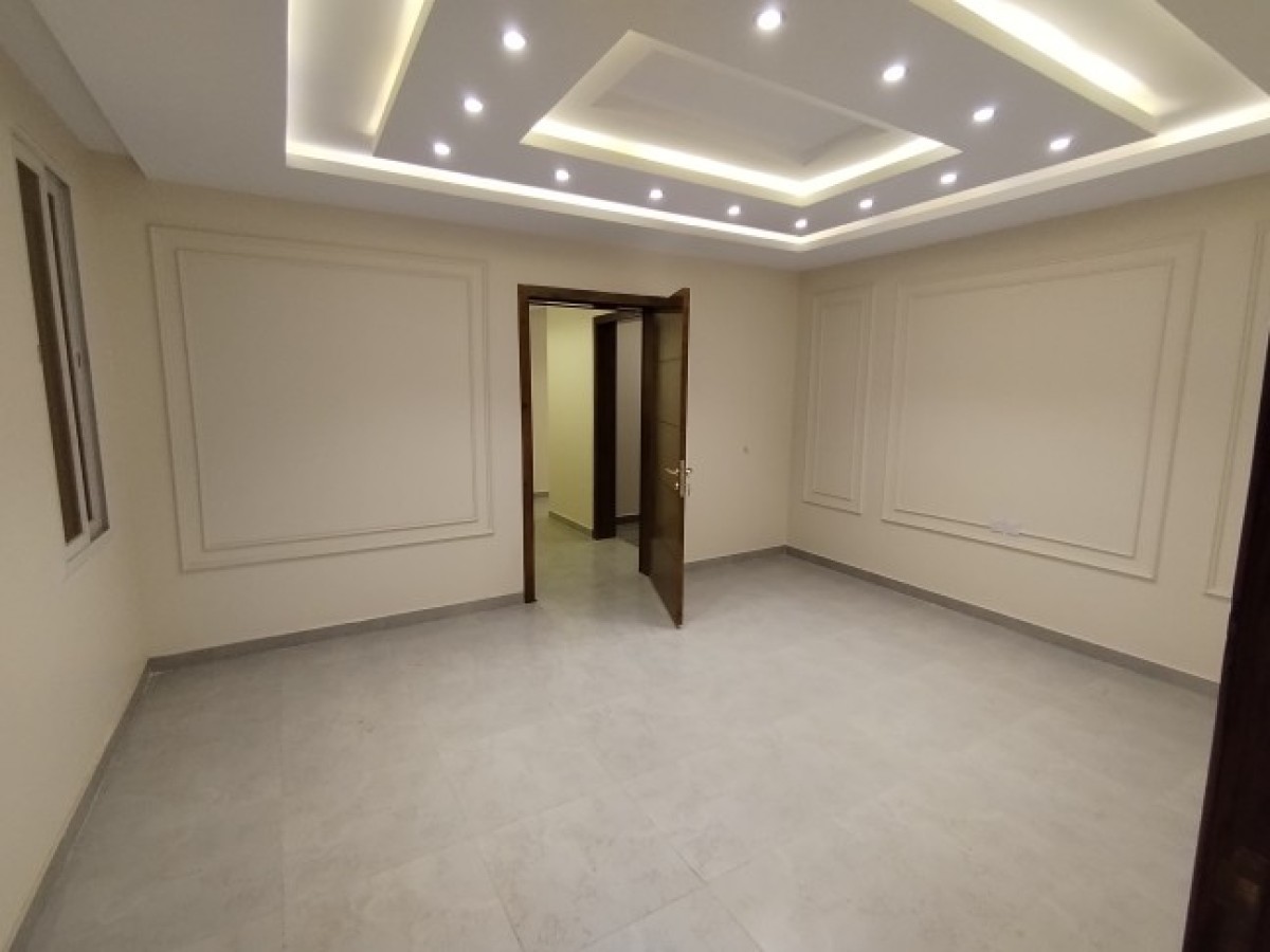 شقه دور ارضي للبيع علي أرض كامله